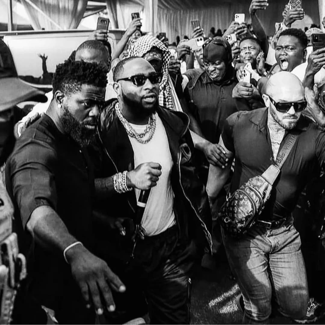 Ricky clearing a path for Davido through the crowd in Nigeria